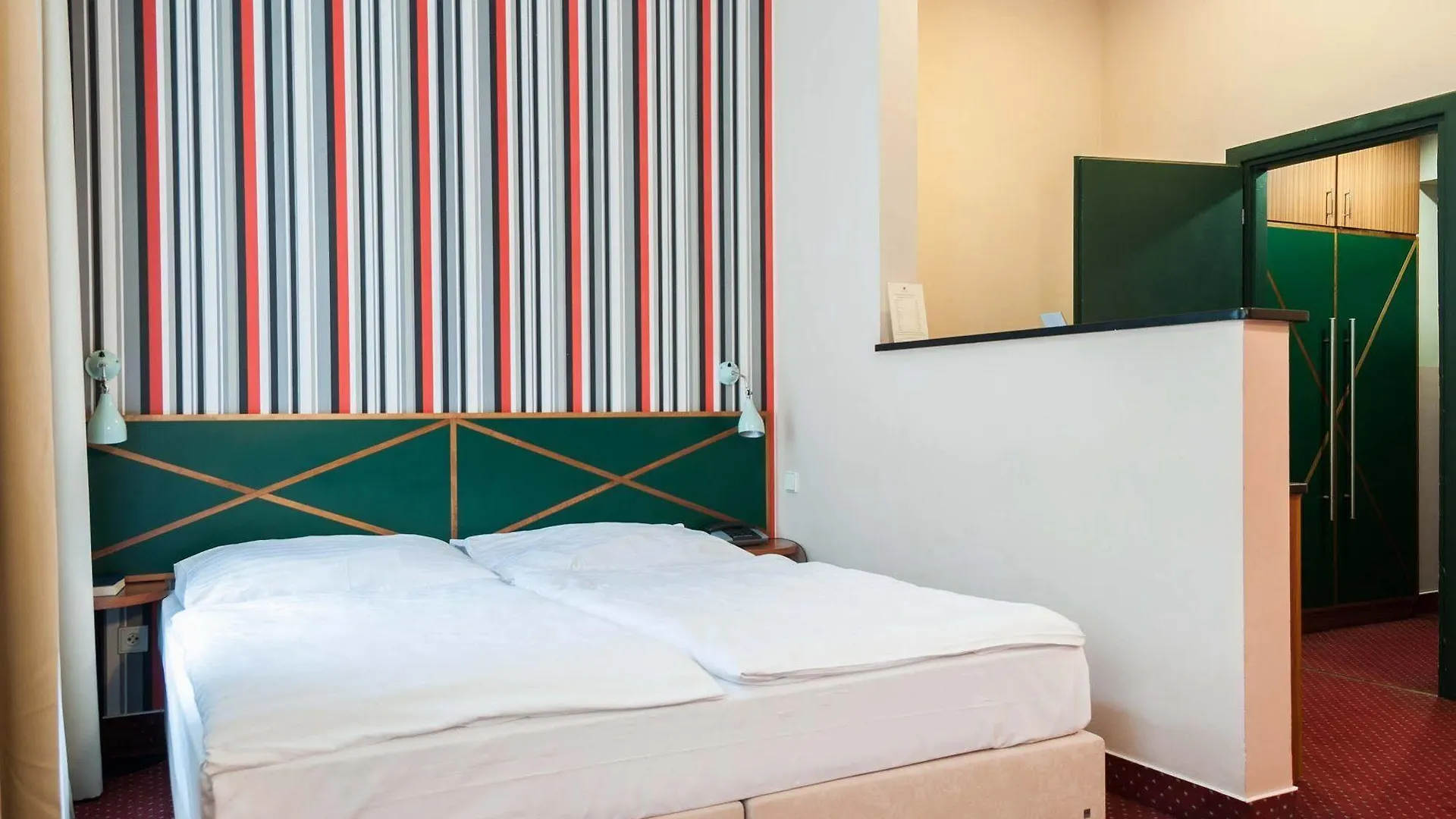 Hotel Mala Strana Πράγα 4*,